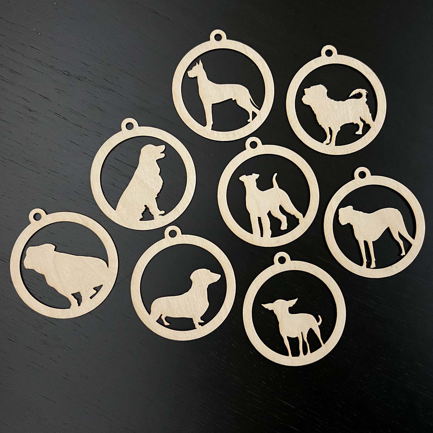 Joulukuusenkoriste koirat