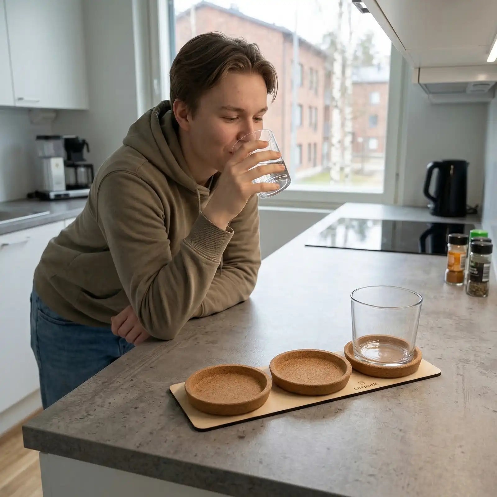 Lasiparkki kolmelle lasille