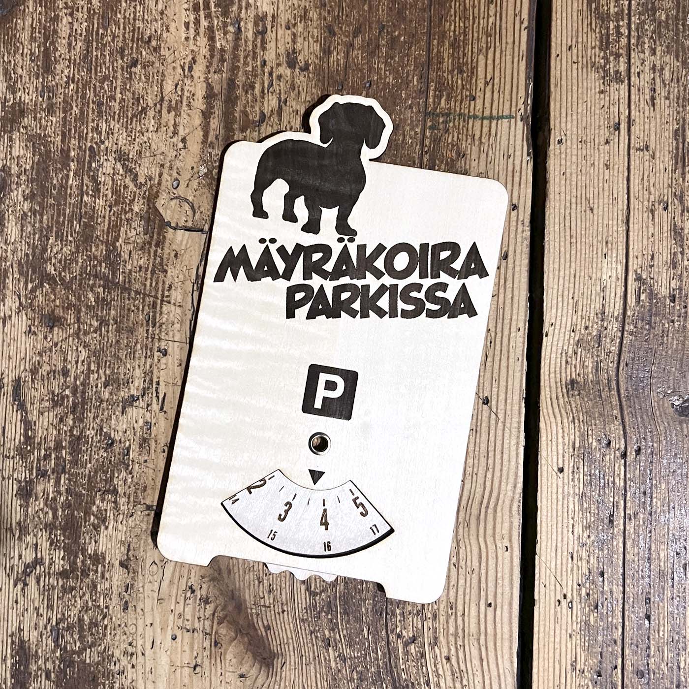 Mäyräkoira parkissa