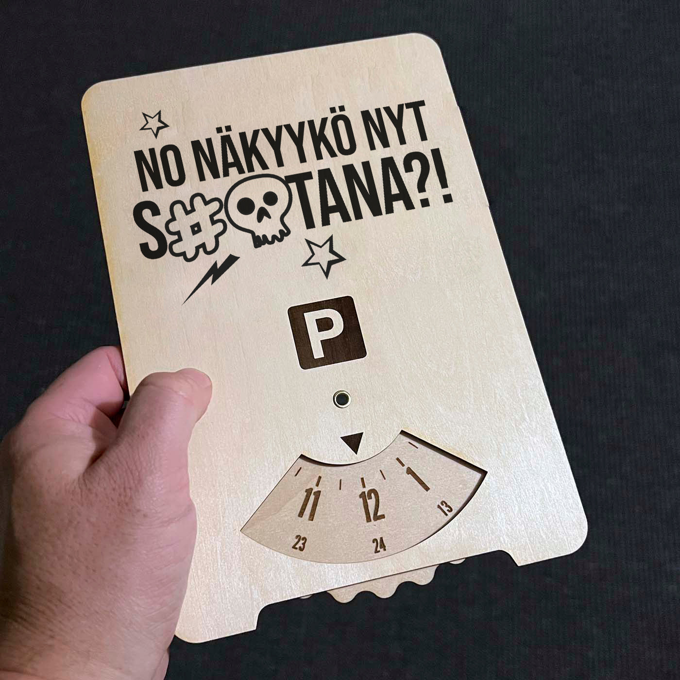 No näkyykö nyt s#@tana?! jätti parkkikiekko